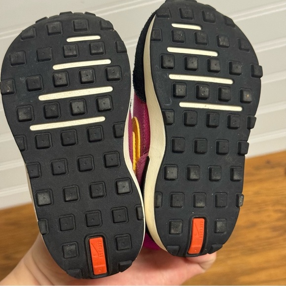 Youth Nike Waffle One Pink/Gold Sneakers Sz 5C Athletic Gym - Picture 8 of 8